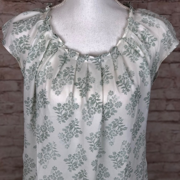 Lauren Conrad Pleat Neck Keyhole Tie Back Top Floral Green White EUC Sz Sm - Picture 6 of 11